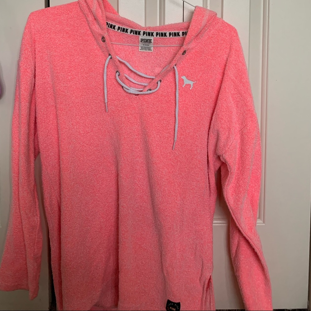 pink sweatshirt//beach shirt